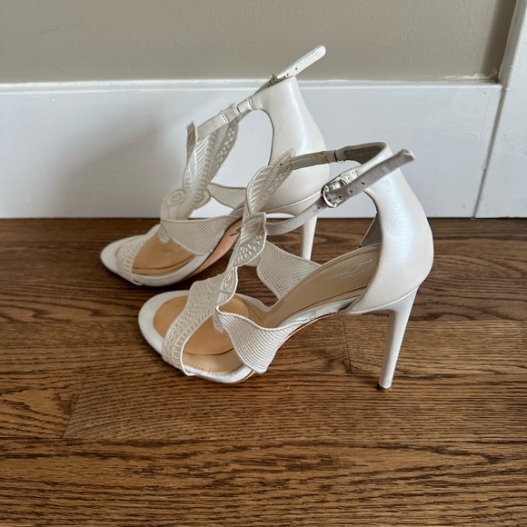 Soulier mariage blanc Vince Camuto Collection, gr 8,5 - Picture 3 of 4